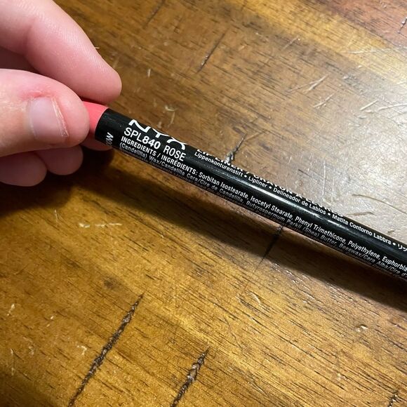 NYX Lip Liner In SPL840 Rose - Picture 2 of 3